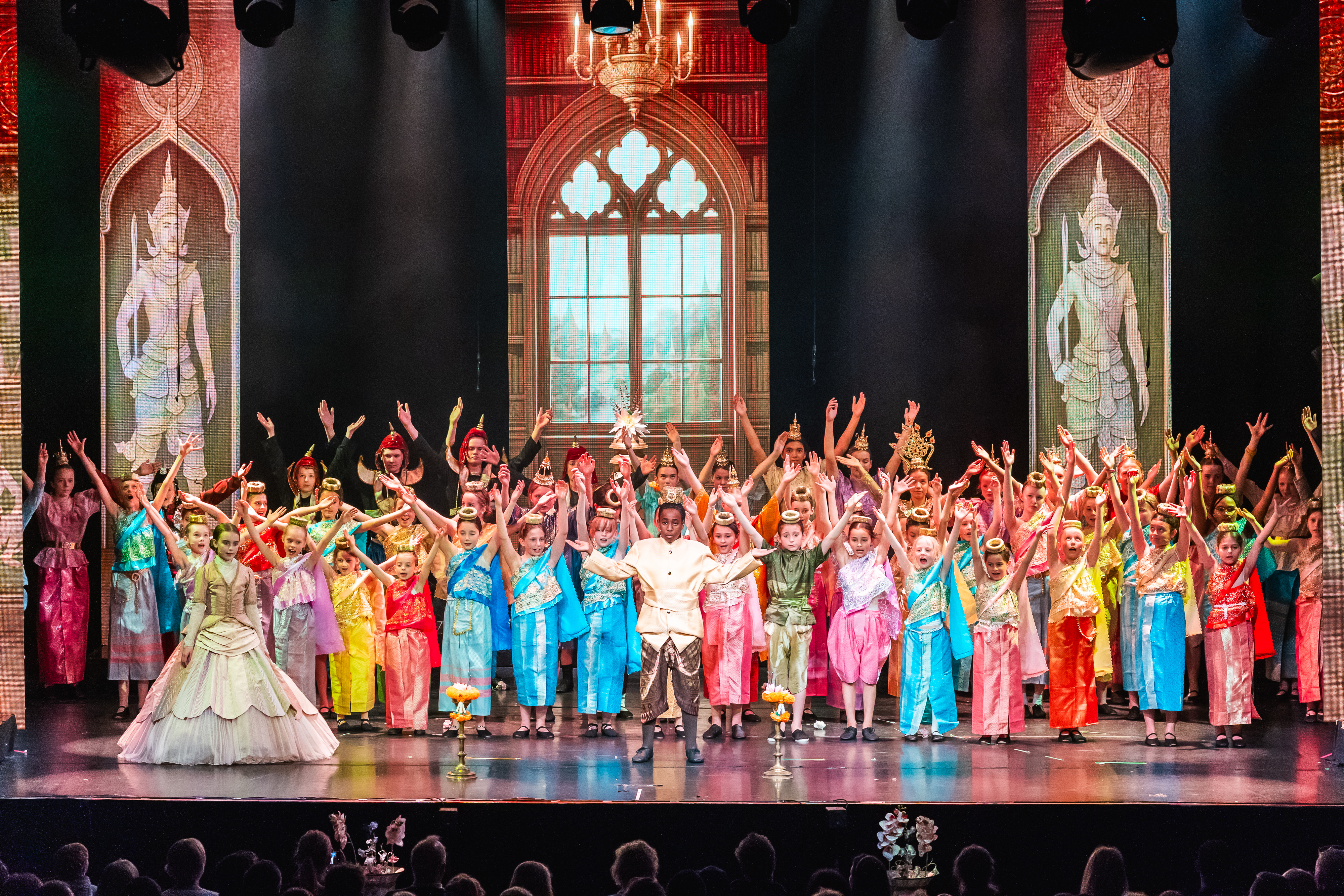 Laura i stor sceneopsætning